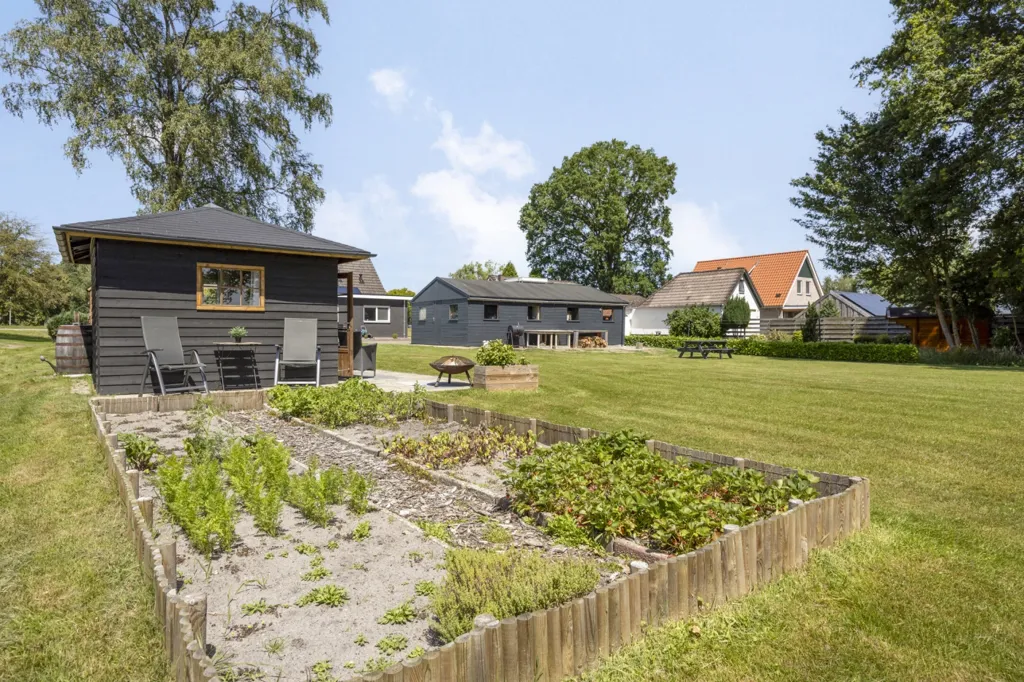 Jardin - Modernised House with Canal View in Bergentheim