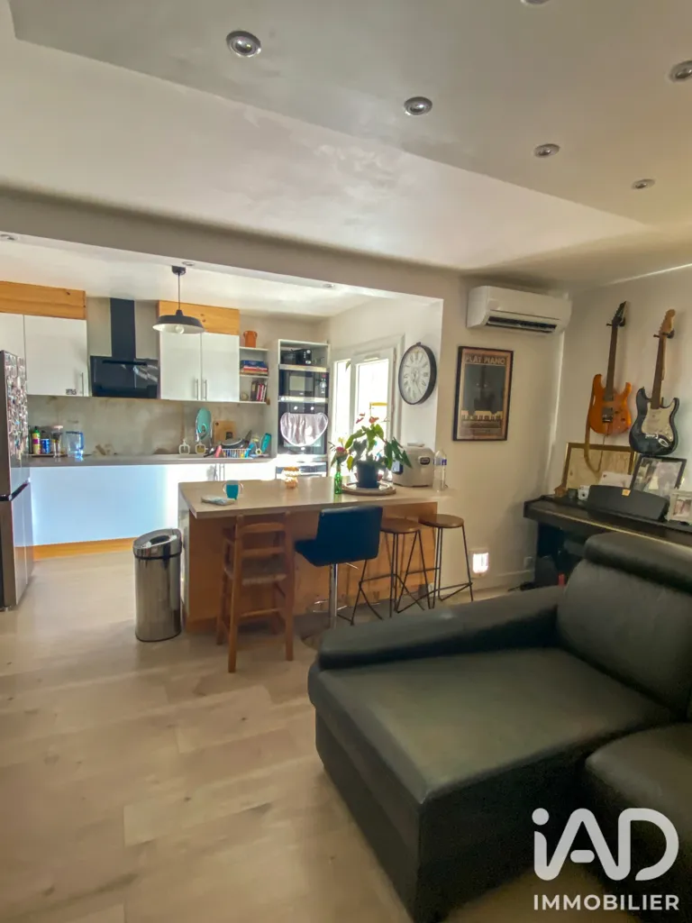 Köök - Transformed 3-Bed Apartment with Garage in Nîmes