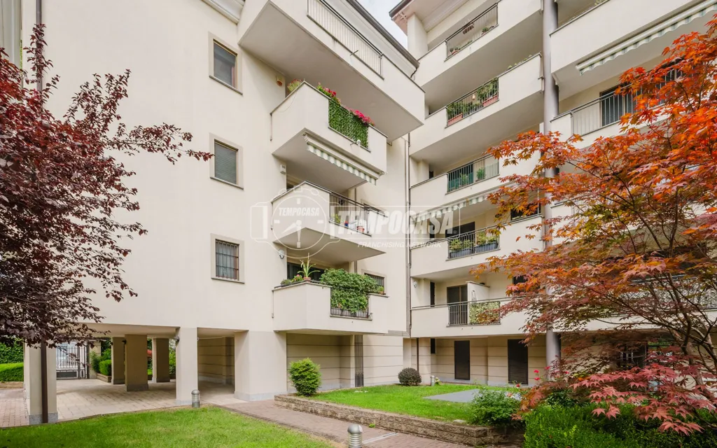 Jardin - Two-Bedroom Apartment with Balcony in Trezzano Sul Naviglio