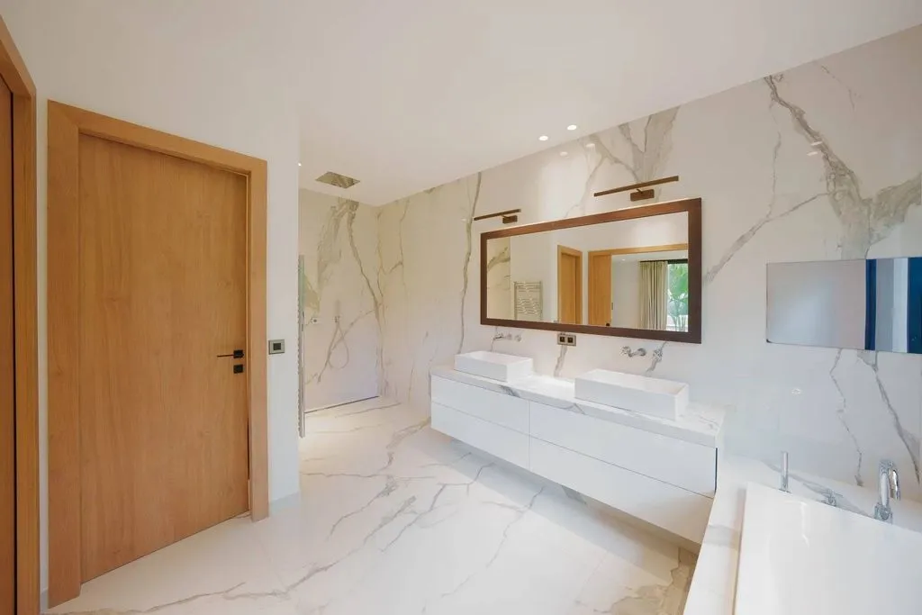 Bathrooms - Luxury Villa with Pool in Mougins