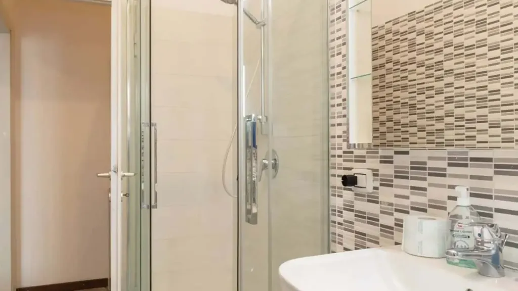 Vannitoad - One-Bedroom Apartment with Central Heating in Milan