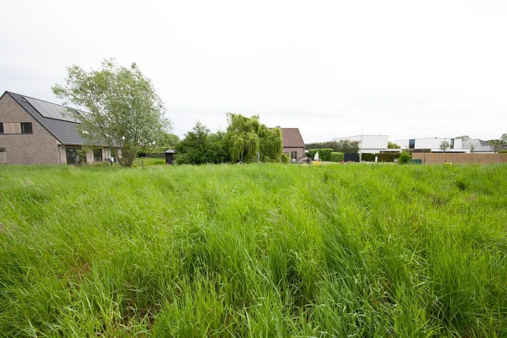 Jardin - Terrain à Bâtir avec Permis d'Urbanisation à Proximité