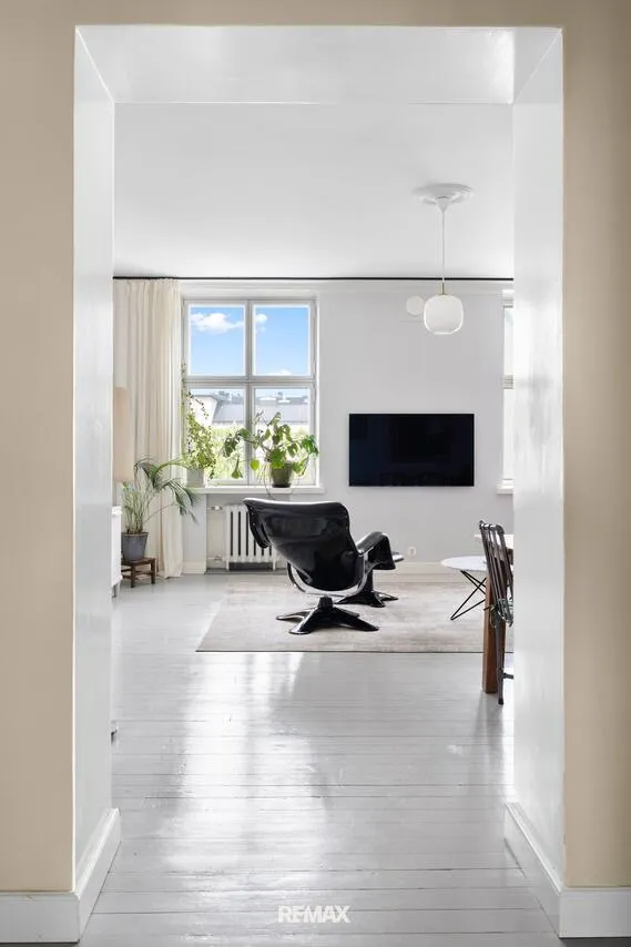 Living Room - Renovated Apartment with Sauna in Helsinki