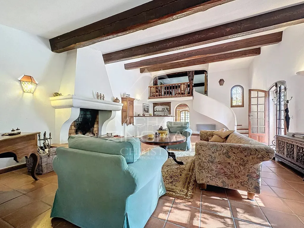 Elutuba - 11-Piece Villa with Equestrian Potential in Callas