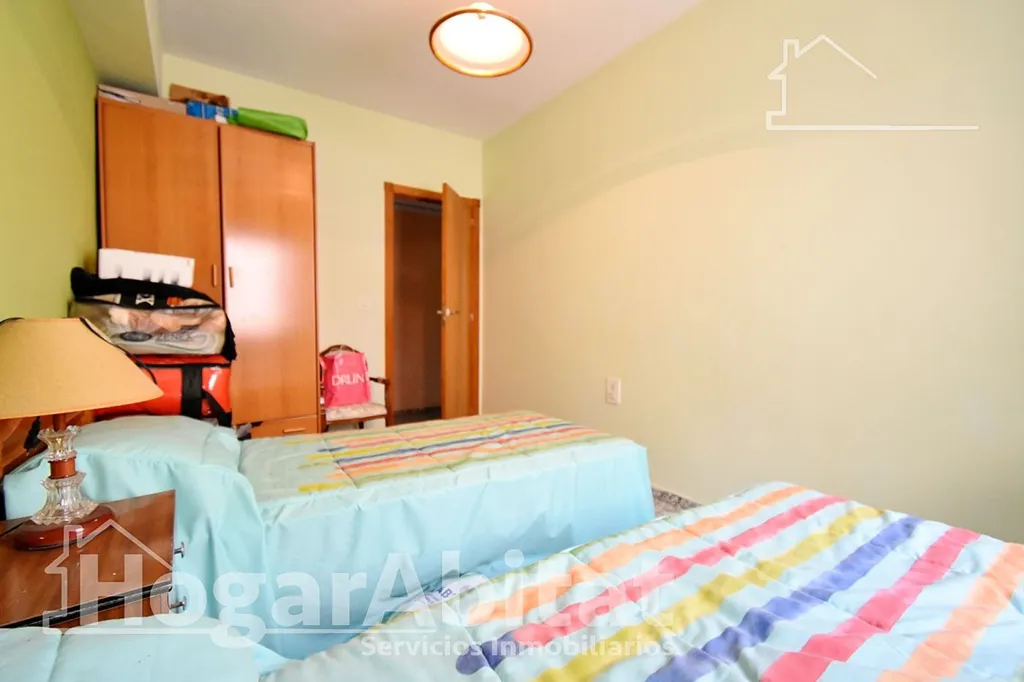 Magamistoad - Spacious Flat with Balcony in Oliva