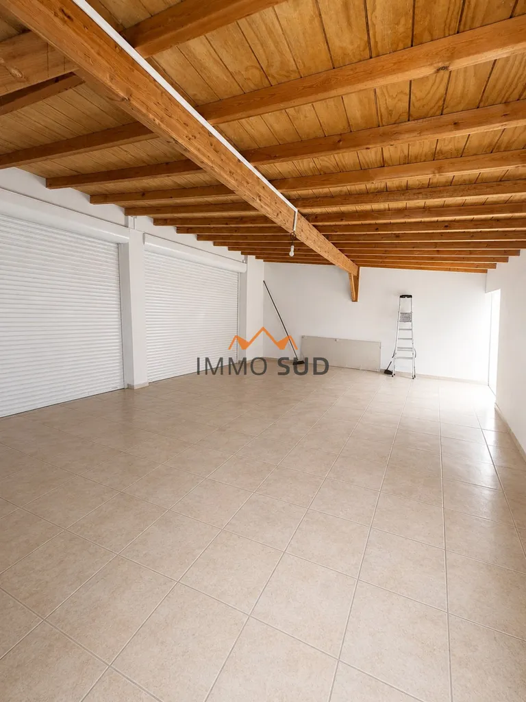 Garage - Villa Meublée avec Piscine à Goyave