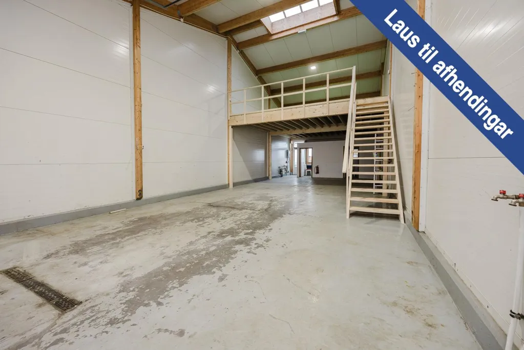 Toad - Modern Industrial Unit with Garden in Selfoss