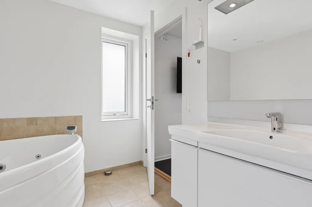 Salles de bain - Renovated Villa with Terraces in Odense