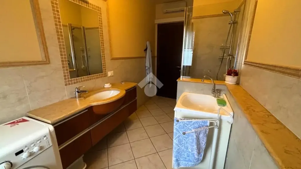Salles de bain - Quadrilocale with Balcony in Mantova