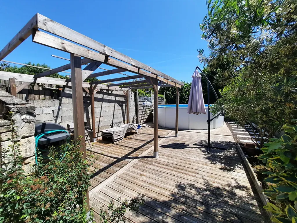 Piscina - Renovated House with Pool in Saintes