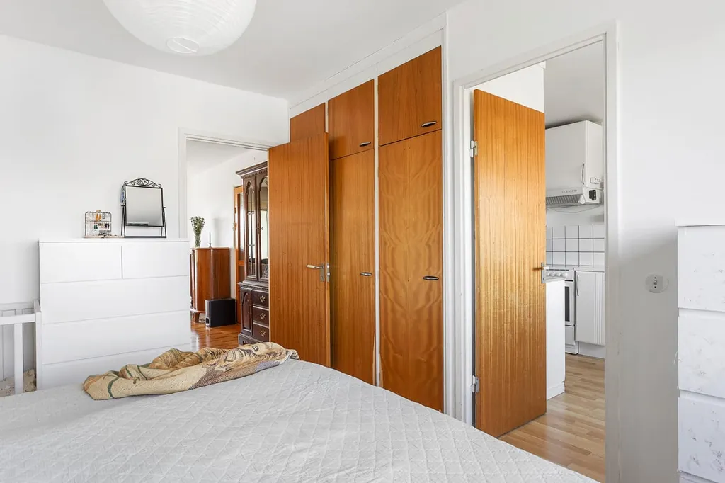 Magamistoad - Apartment with West-Facing Glass Balcony in Malmö