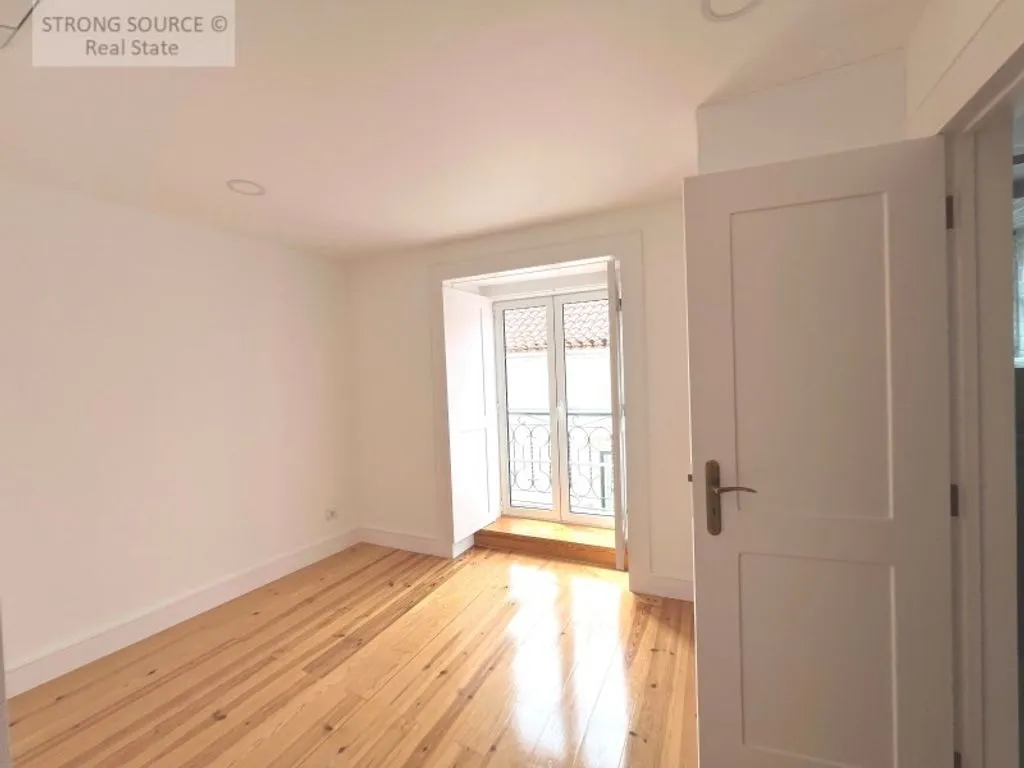 Toad - Luxury Apartments with River View in Graca, Lisbon
