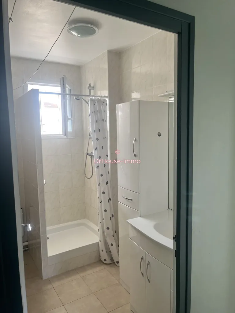 Vannitoad - 4-Piece Apartment with Parking in Le Mans