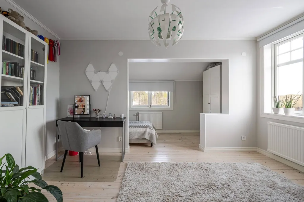 Office - Well-Maintained Farmhouse with Stables in Västernorrland