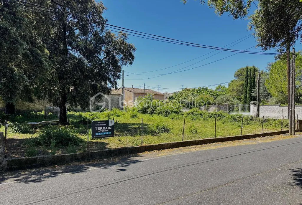 Aed - Buildable Land with Central Location in Beaulieu