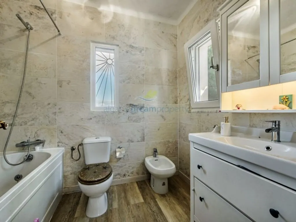 Vannitoad - Luxury Villa with Pool in Porches, Lagoa