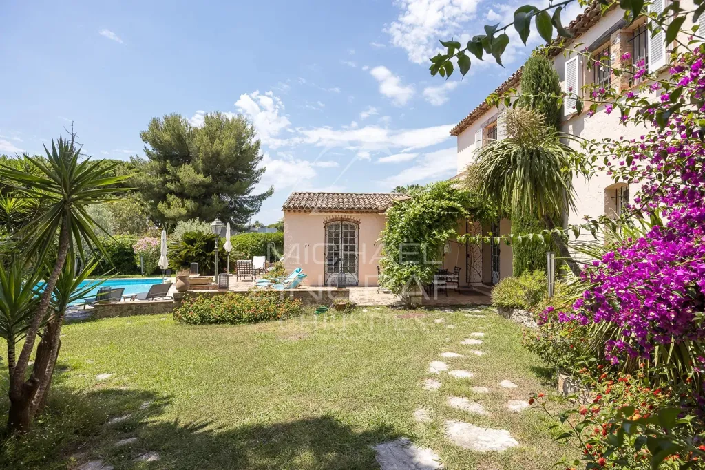 Piscine - Villa provençale avec piscine à Cap d'Antibes
