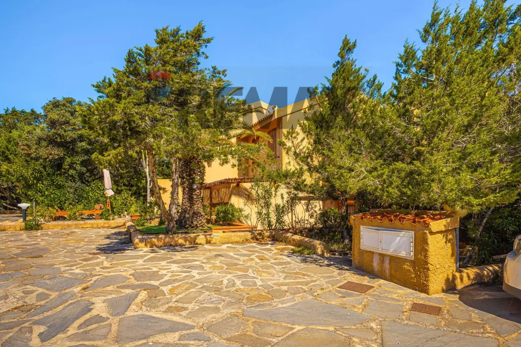 Exterior - B&B Apartment with Terrace in Stintino