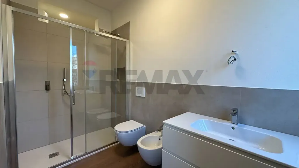 Salles de bain - Modernised Apartment with Balcony in Bergamo