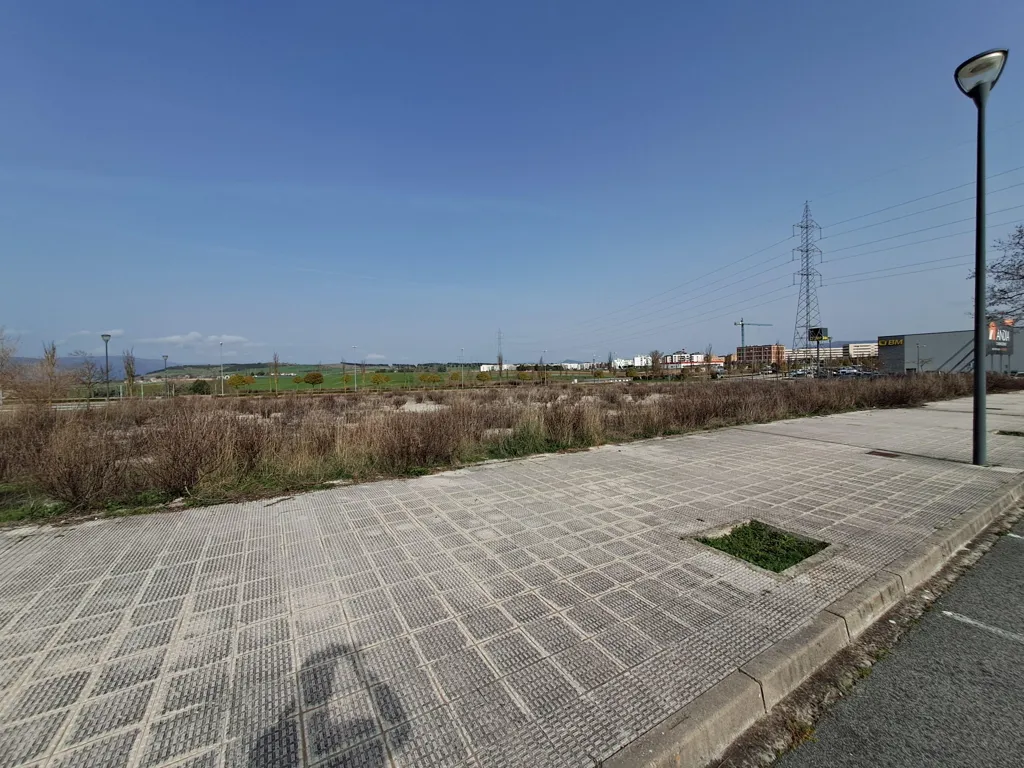 Jardin - Commercial Plot in Zizur Mayor, Navarra