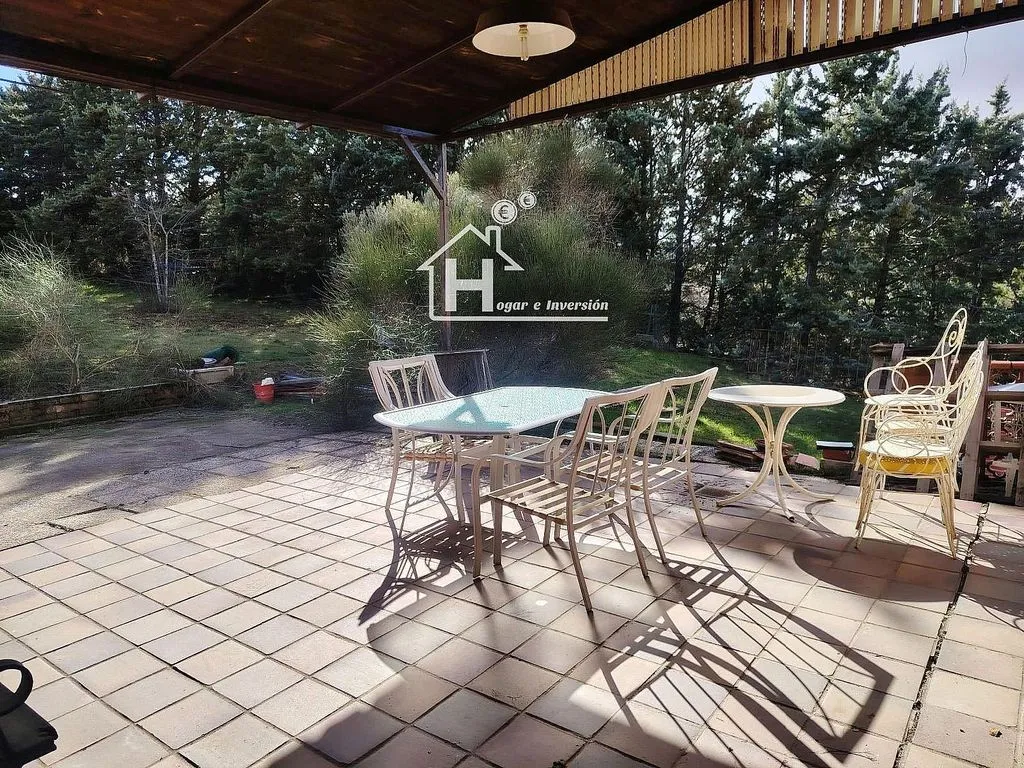 Terrace - Chalet with Large Plot in Trijueque