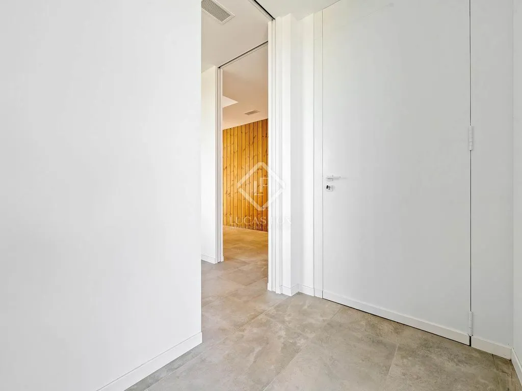 Esik - Modern House with Pool in Reus