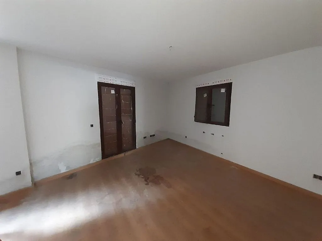 Toad - Terraced House with Terrace in Torrelaguna