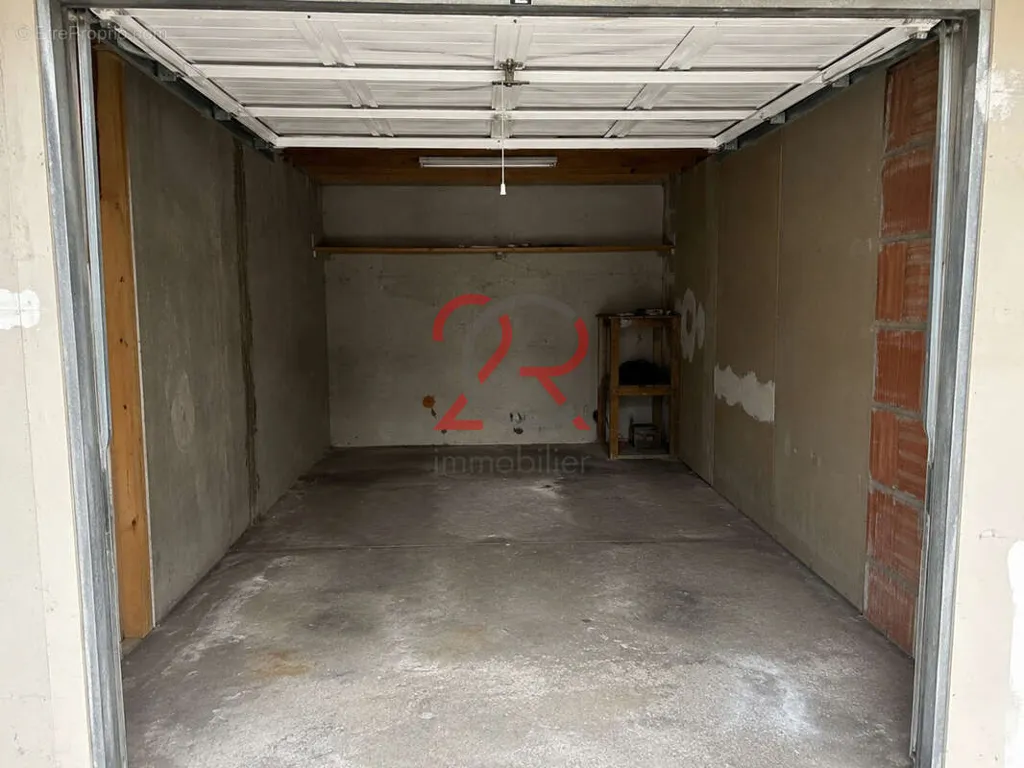 Garage - Entrepôt Modulable avec Places de Parking à Talence