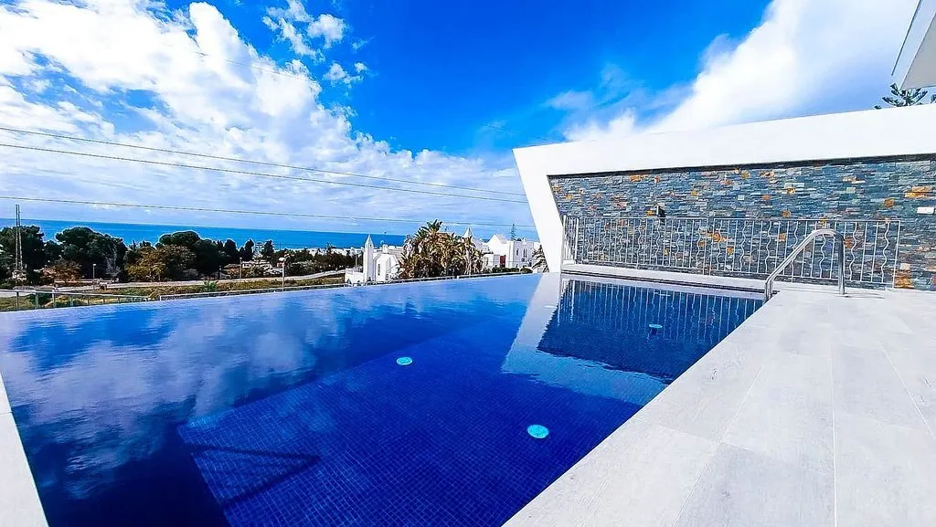 Bassein - Chalet with Infinity Pool in Nerja