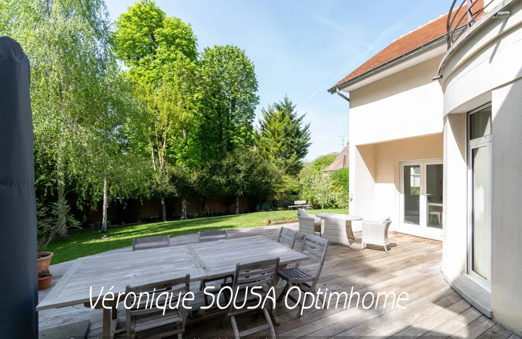 Terrass - Family House with Garden in L'Étang-la-Ville