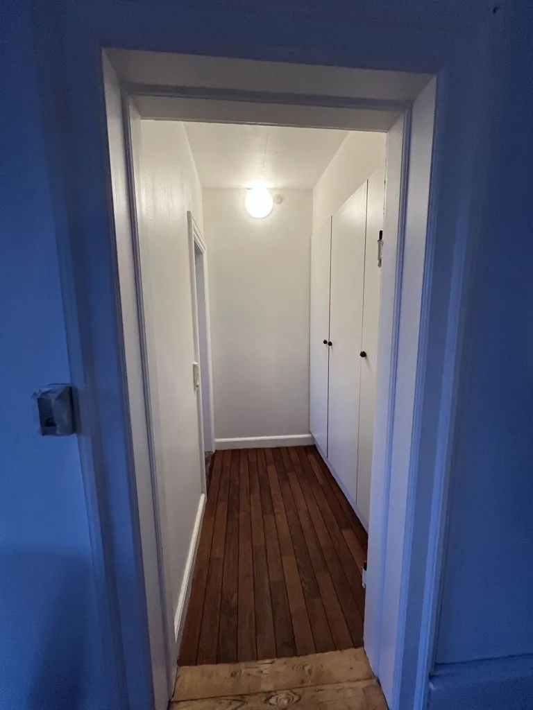 Hallway - 5-Bedroom City Centre Flat with Balcony