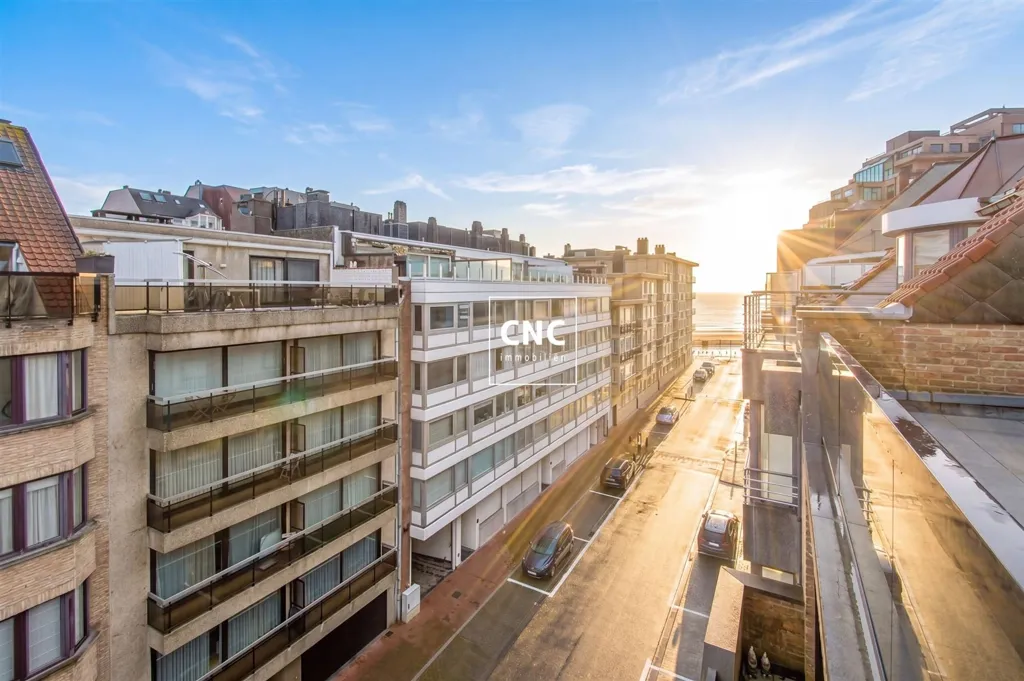 Extérieur - Penthouse Rénové avec Terrasses Spacieuses près du Front de Mer