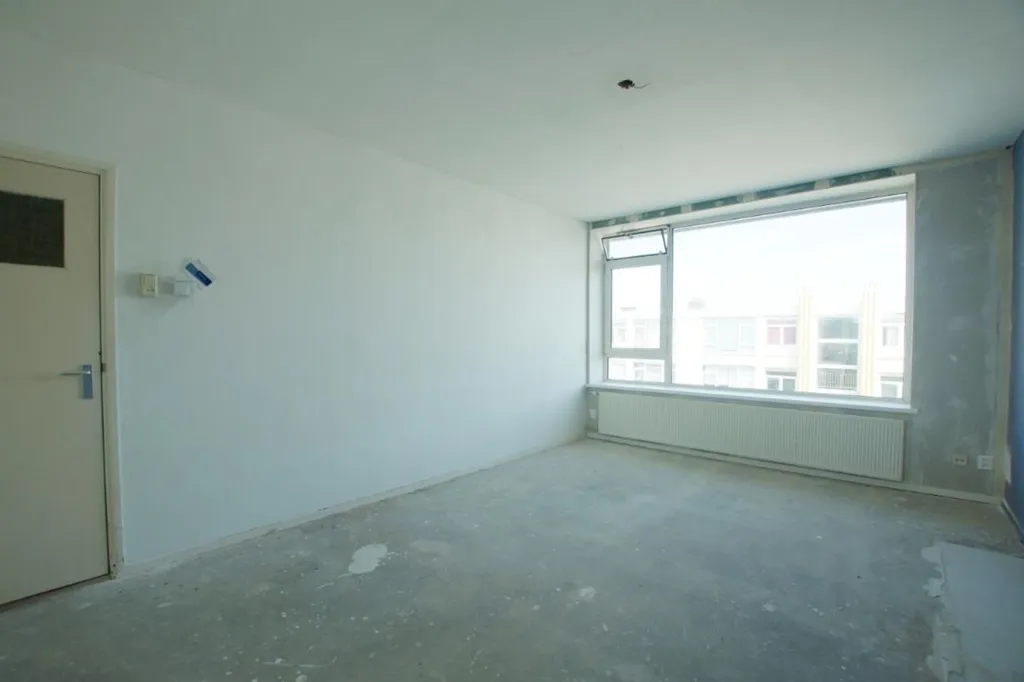 Pièces - 3-Bedroom Apartment with Balcony in Charlois