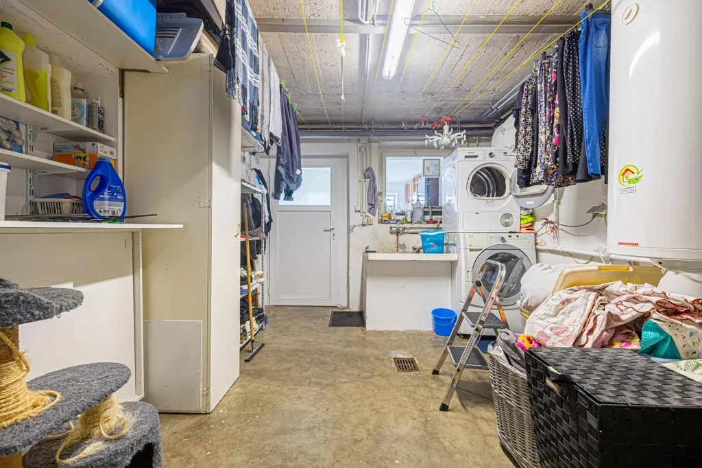 Utility Room - Spacious Maison with Garden in Soleuvre