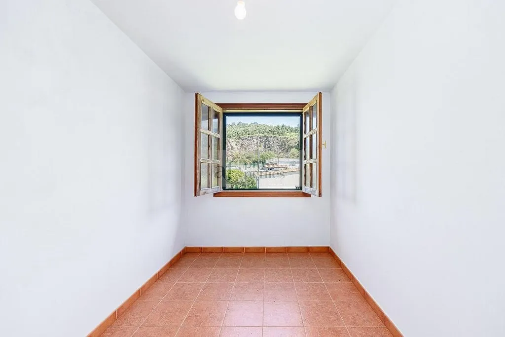 Pièces - Chalet to Renovate in Baiona