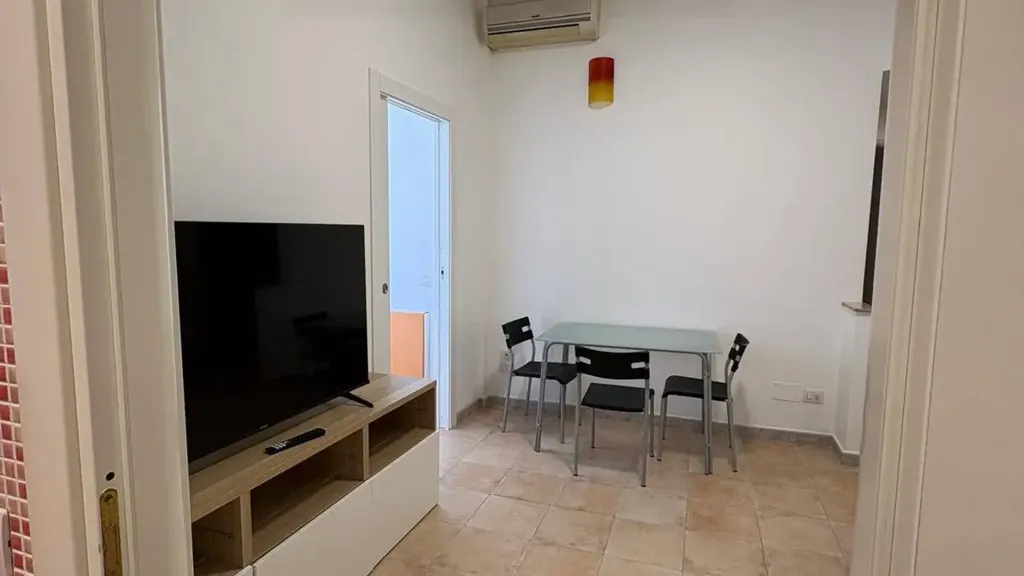 Salle à manger - Furnished Flat with Lift in Naples