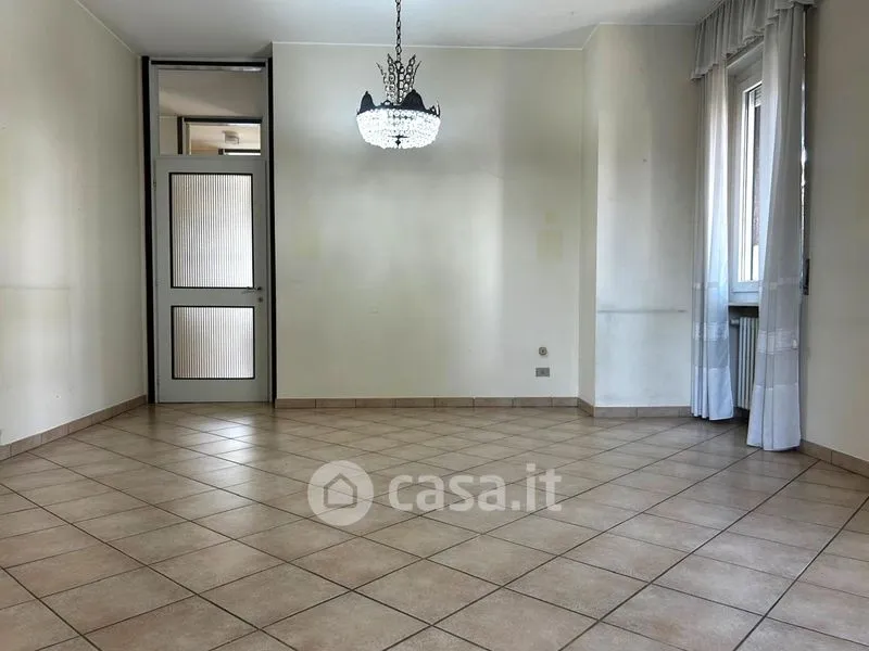 Pièces - Three-bedroom Apartment with Balconies in Cantù