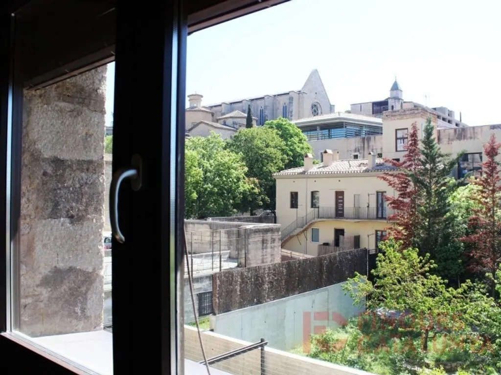 Pièces - Luxury Apartment with Historic Setting in Girona