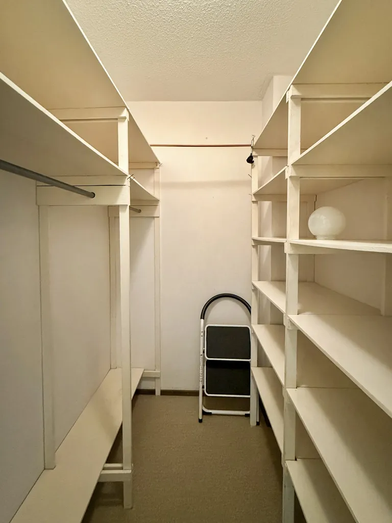 Stanze - Spacious Apartment with Balcony in Turengi