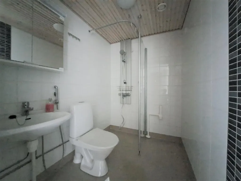 Vannitoad - Bright Apartment with Balcony in Mikkeli Centre