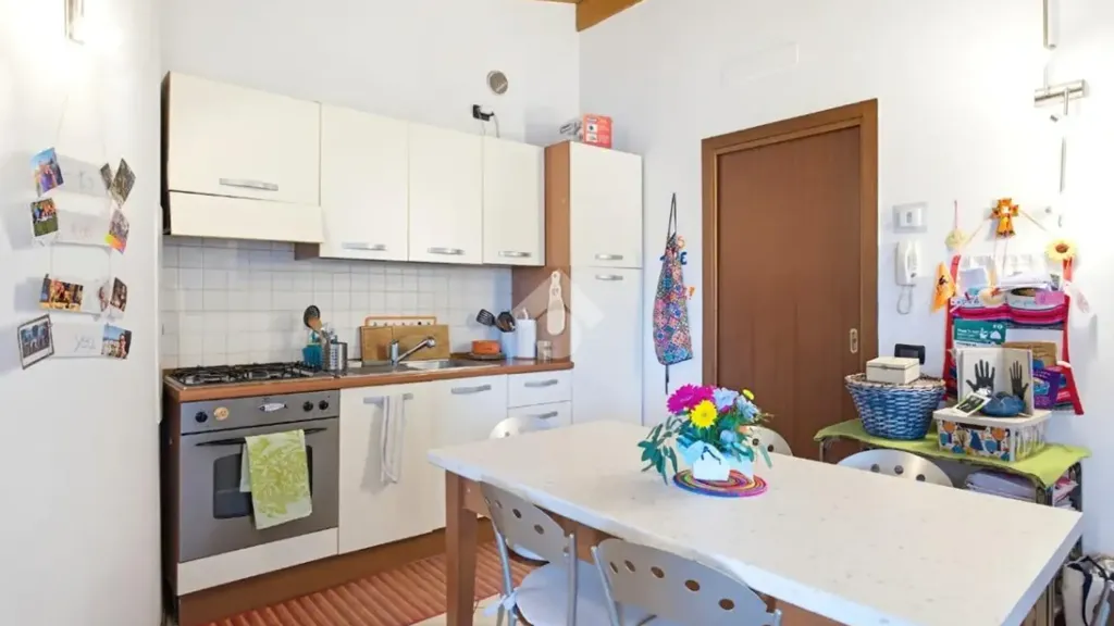 Söögituba - Bright Apartment with Terrace in Mazzano