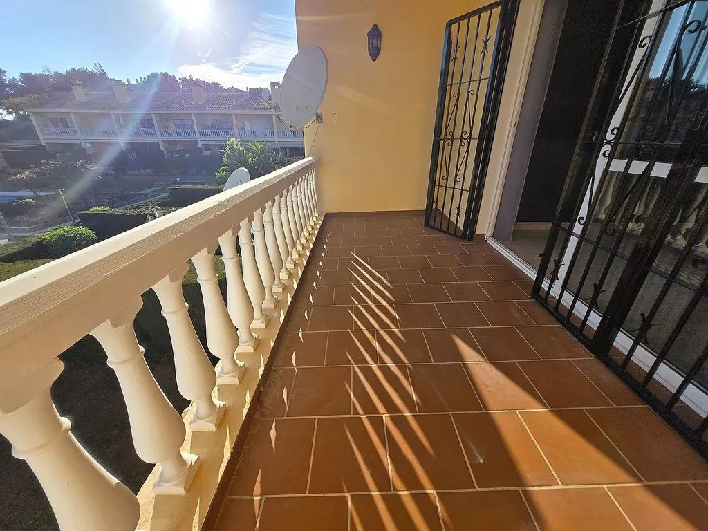 Balcon - Semi-Detached House with Pool in Benalmádena