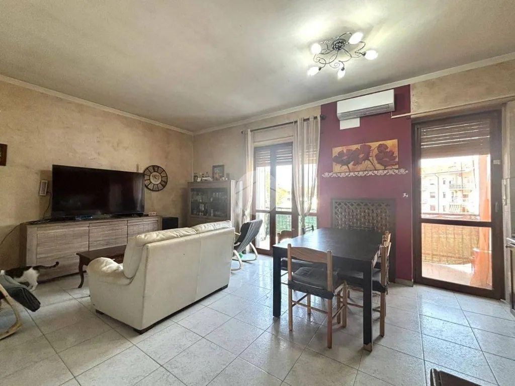 Soggiorno - 4-Room Apartment with Balcony in Torino