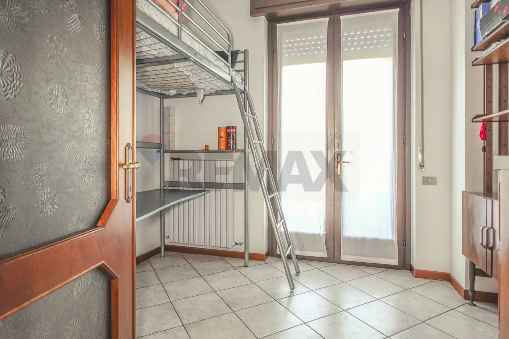 Magamistoad - Bifamily House with Terrace in Gorla Minore