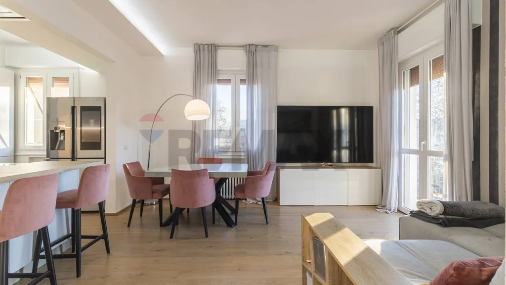 Söögituba - Rearranged Apartment with Balcony in Modena