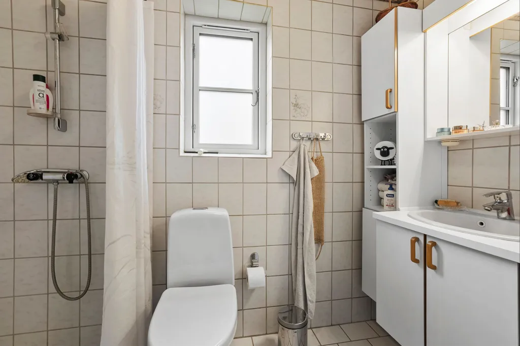 Salles de bain - Maison 5 pièces à Storvorde