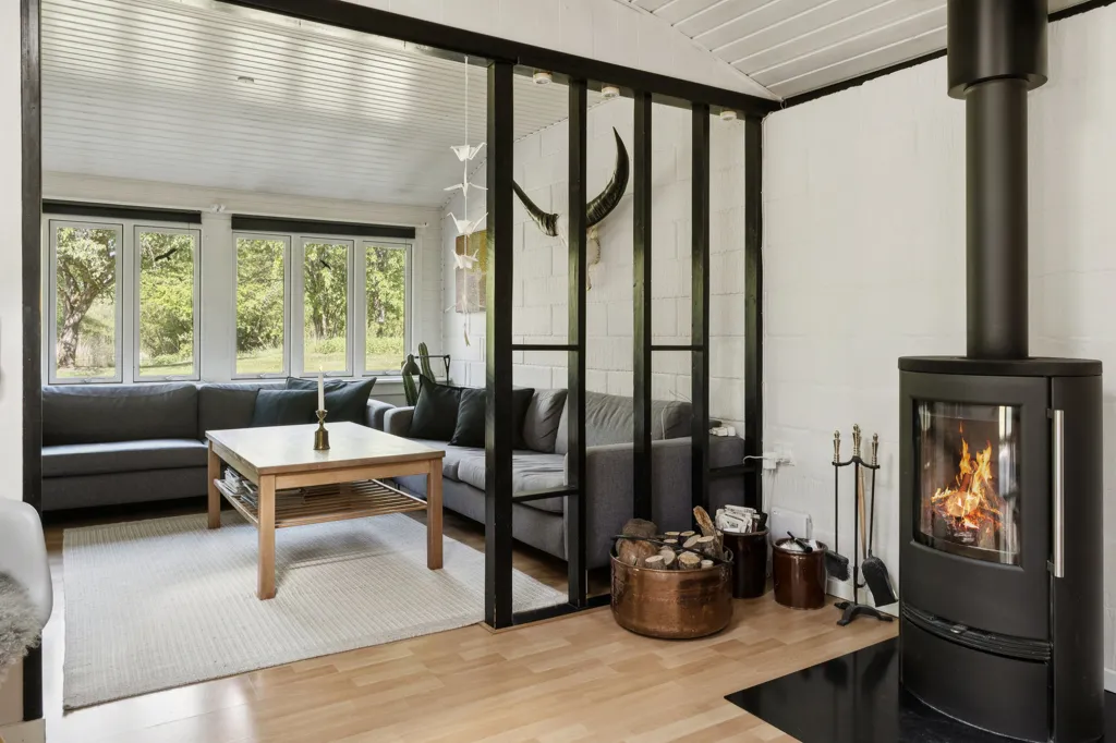 Elutuba - Holiday Home with Private Lake in Skuldelev