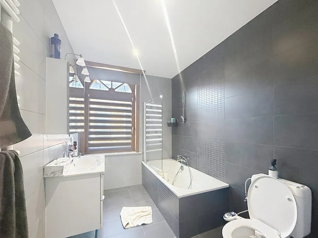 Salles de bain - Maison de Famille avec Jardin à Machelen