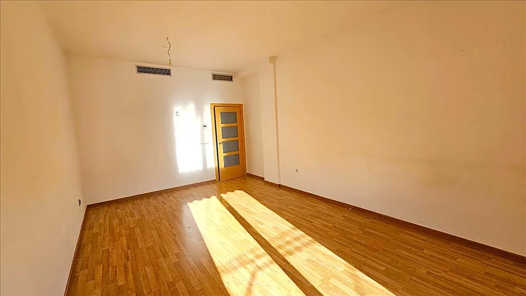 Rooms - Residential Apartment with Terrace in Vilajuïga