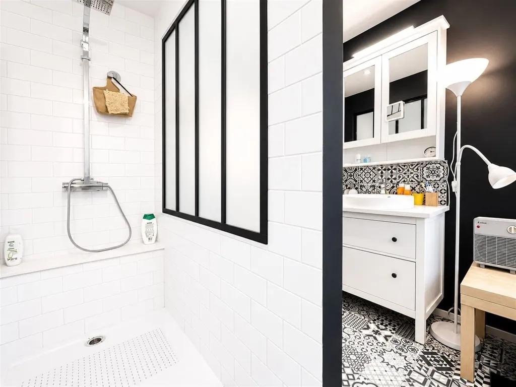 Bathrooms - Renovated House with Garden in Limelette